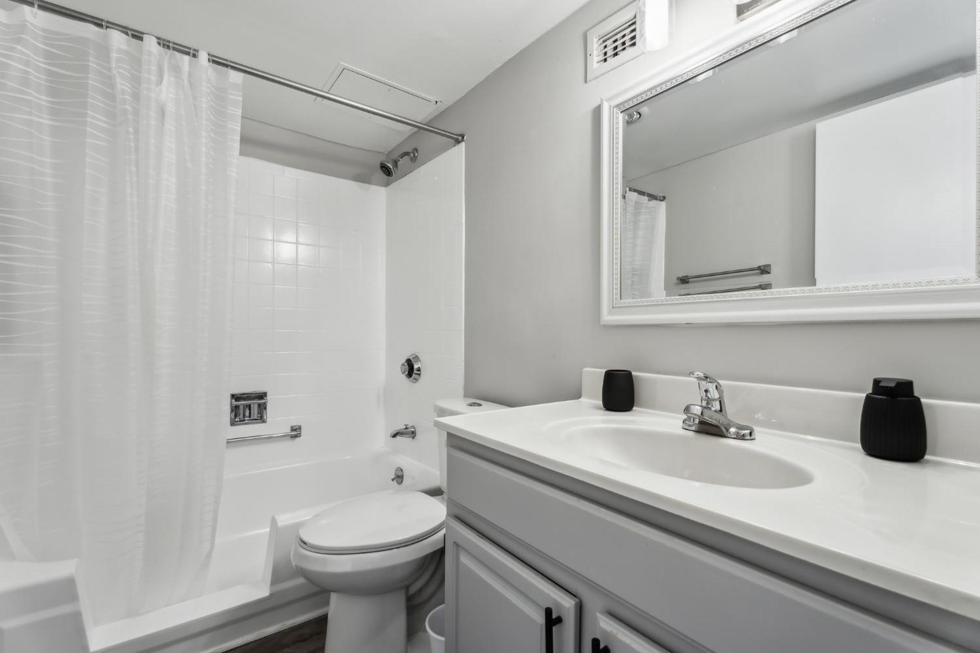 Apartment Legacy At Imperial Village 317 I 2 Bed 2 Bath *