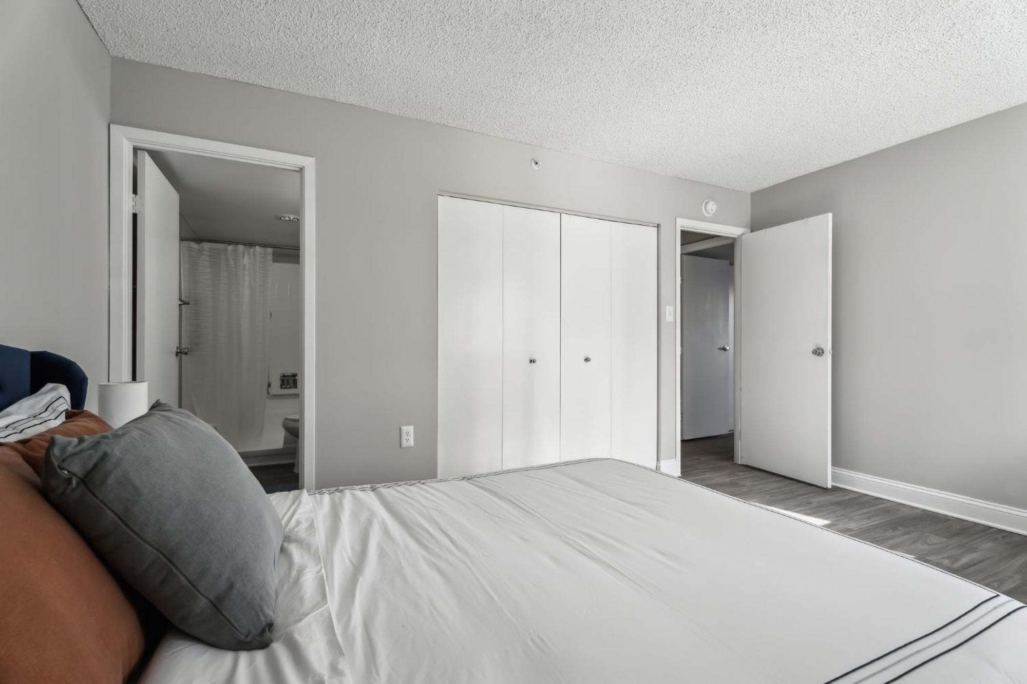 Apartment Legacy At Imperial Village 317 I 2 Bed 2 Bath *